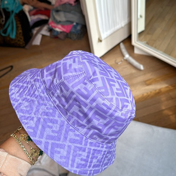 Fendi bucket hat - Picture 3 of 3